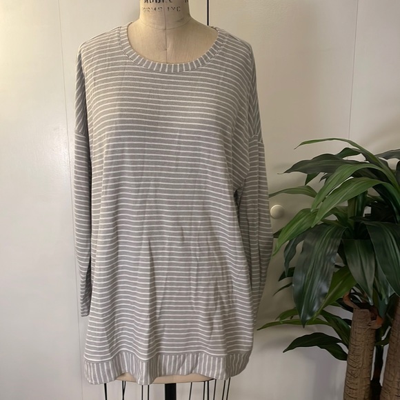 J. Jill Tops - J Jill long sleeve lightweight sweater tunic in grey and white stripe
